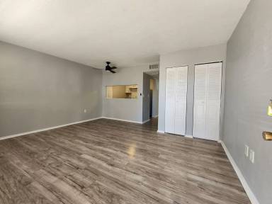 Main picture of 311 Country Club Oval