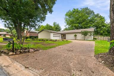 Main picture of 1610 Hillcrest Dr