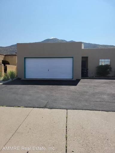 Main picture of 2904 Palo Verde Dr NE