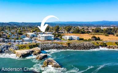 Main picture of 890 W Cliff Dr
