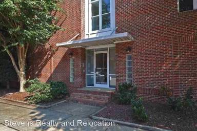 Main picture of 320 W Martin St