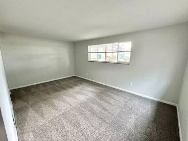 Main picture of 4355 Moore St