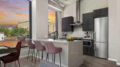 Main picture of 1135 W Madison St