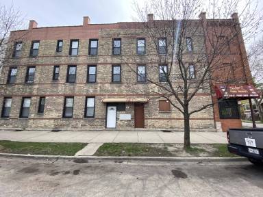 Main picture of 2857 N Ridgeway Ave