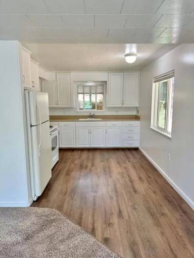 Main picture of 323 E Maryland Dr