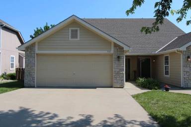 Main picture of 944 N Fieldstone Dr