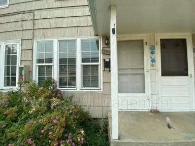 Main picture of 1128 NE Freemont Ave