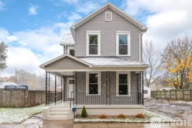 Main picture of 326 E Lincoln St