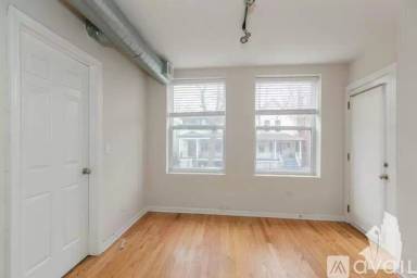 Main picture of 2520 W Leland Ave
