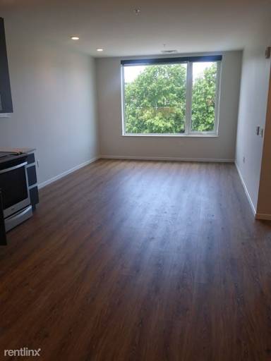 Main picture of 452 Rutherford Ave