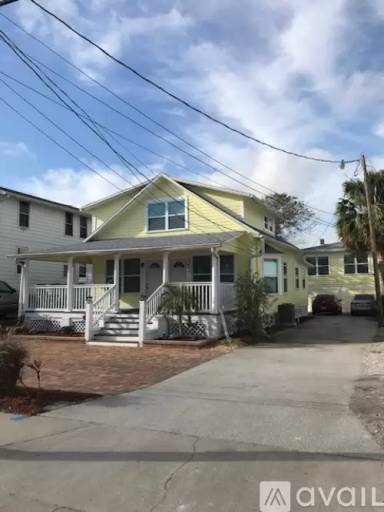 Main picture of 30 S Oleander Ave