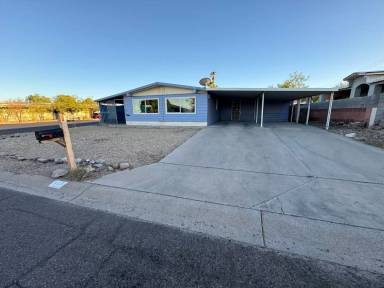 Main picture of 4221 E Fremont St