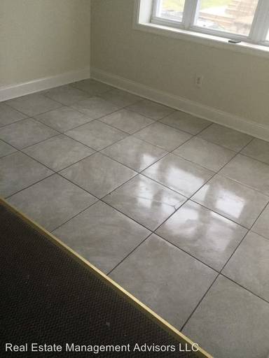 Main picture of 2648 S Lloyd St