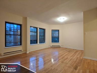 Main picture of 654-64 W Cornelia Ave