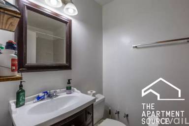 Main picture of 1063 W Fry St