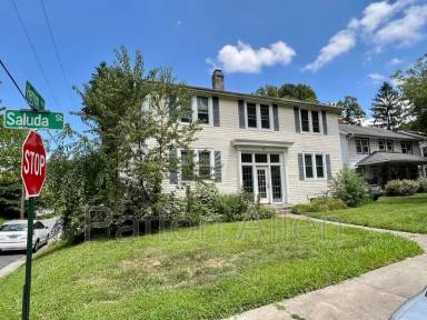 Main picture of 19 Saluda St