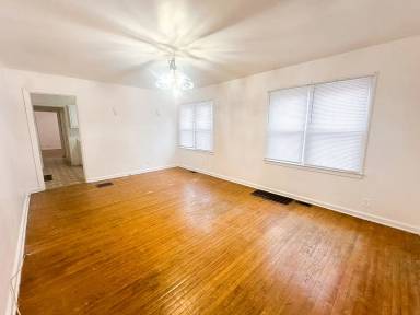 Main picture of 246 S Dearborn St
