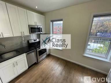 Main picture of 22 55 33 St