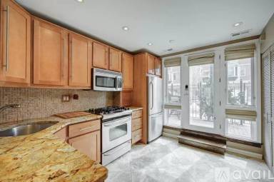 Main picture of 20 W 15th St