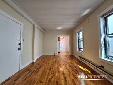 Main picture of 1347 N Dearborn St