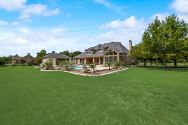 Main picture of 30 Kingsbury Trl