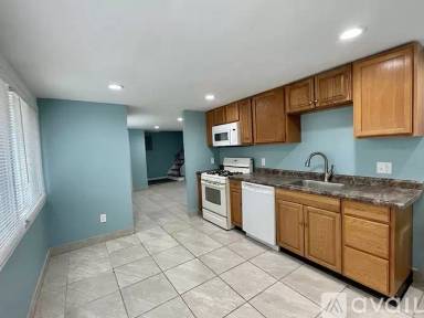 Main picture of 1530 E 254th St