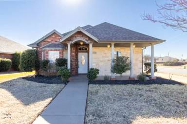 Main picture of 5400 Flo Dr