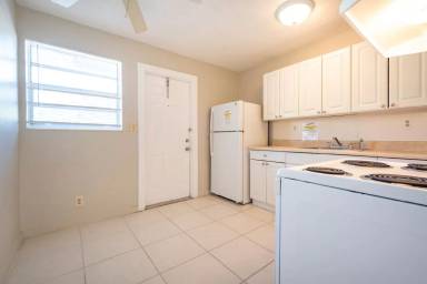 Main picture of 1146 NE 3rd Ave