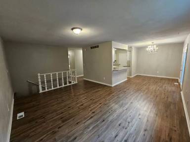 Main picture of 4149 Clarendon St