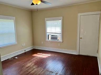 Main picture of 1105 W Jefferson Ave