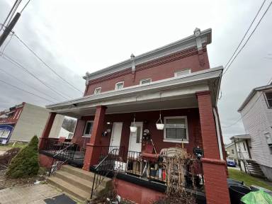 Main picture of 325 S 5th St