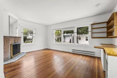 Main picture of 15 Bronte St