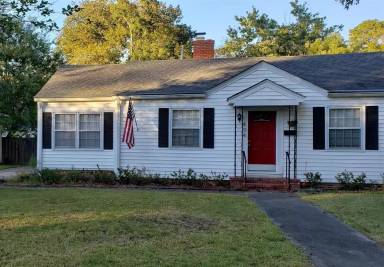 Main picture of 404 Columbus Dr
