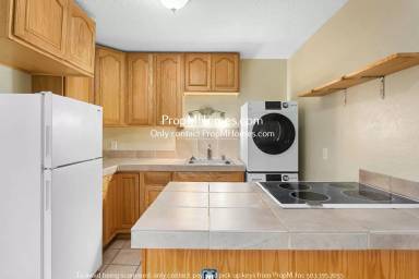 Main picture of 6851 N Fessenden St