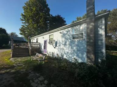 Main picture of 686 S Windsor St