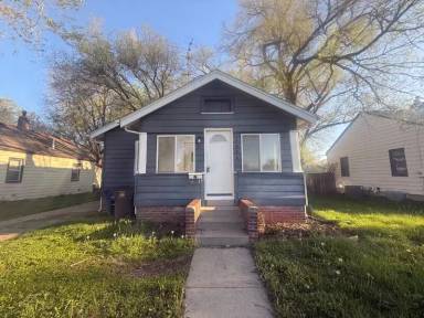 Main picture of 2824 Des Moines St