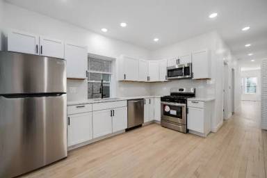 Main picture of 2836 W 40th St
