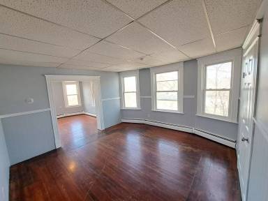Main picture of 137 Robbins St