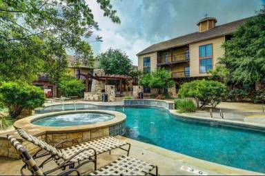 Main picture of 2410 S 2nd St