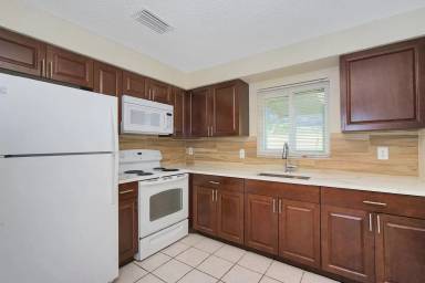 Main picture of 2716 SW 46th St