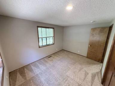 Main picture of 2525 Crestview Dr S