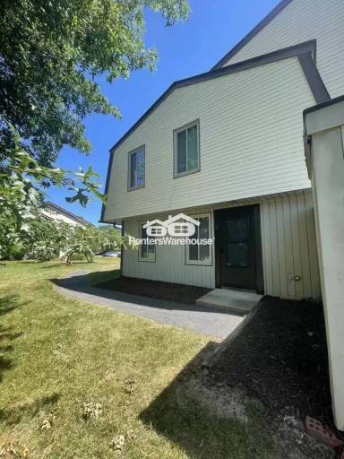 Main picture of 8 King Henry Cir