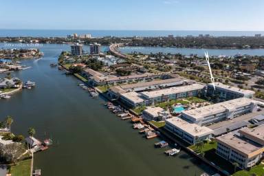 Main picture of 325 N Causeway