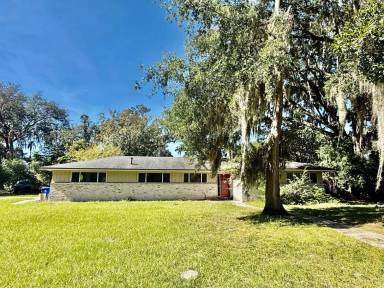 Main picture of 2349 Moody Ave