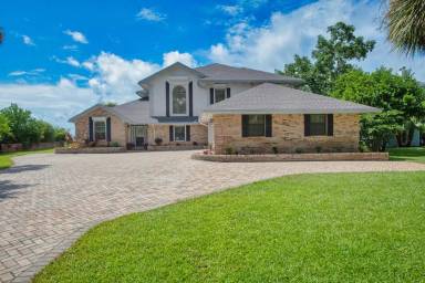 Main picture of 130 Dolphin Point Rd