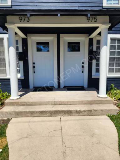 Main picture of 975 N Eleanor St