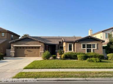 Main picture of 10316 Titanium St