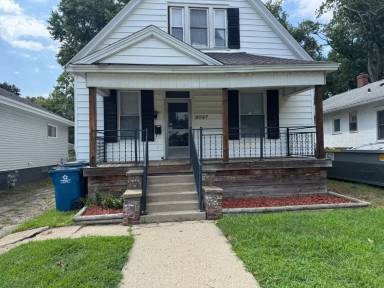 Main picture of 2027 S College St