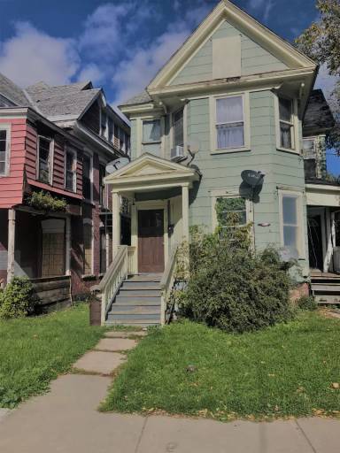Main picture of 118 W Bissell St