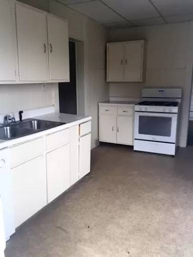 Main picture of 445 Baird St